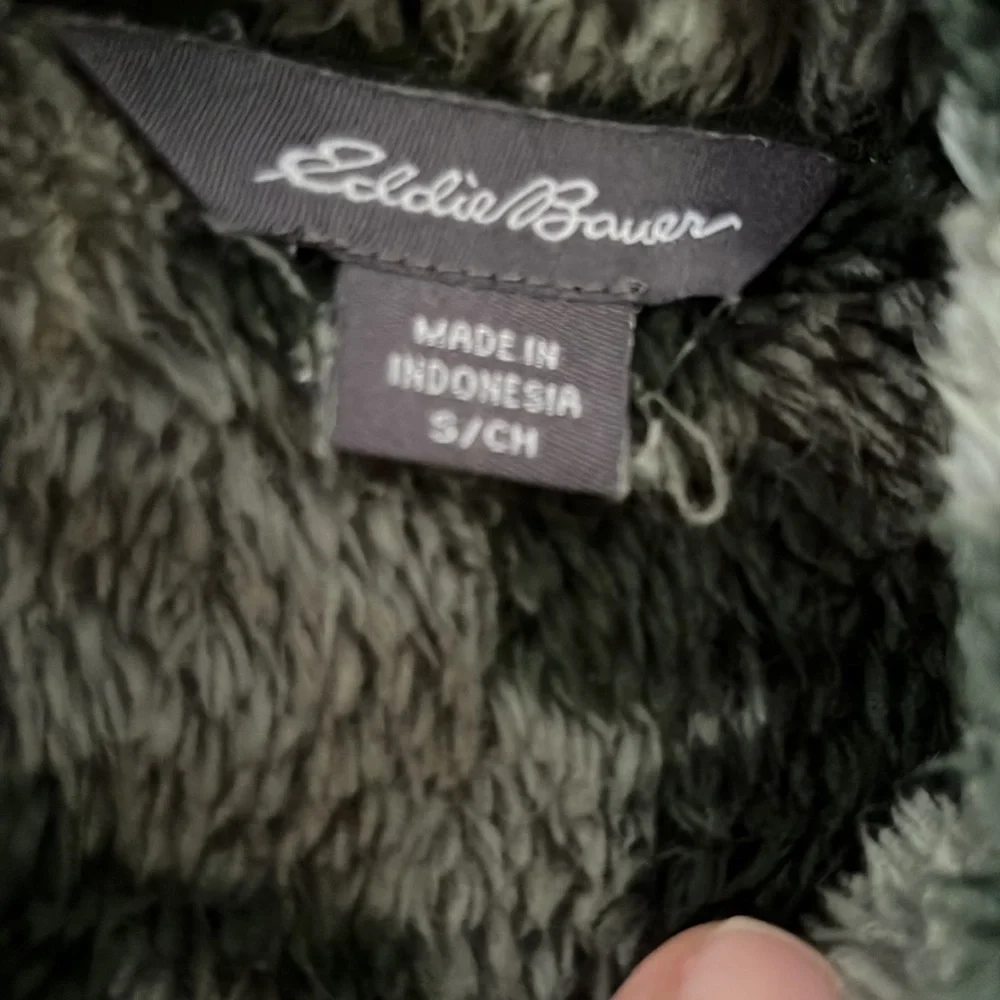 Eddie Bauer dark green camouflage, fleece pullover. Size Small